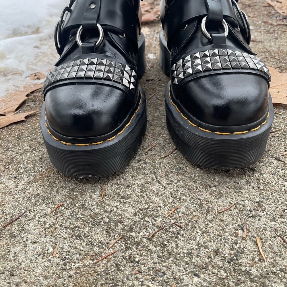 RARE Dr. Martens Combat Boots Platform Jadon hi Stud 10 eyelet Size 8 Buckle - Picture 12 of 15